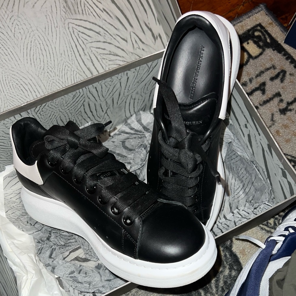 Alexander McQueen Sneakers Black and White In Great Condition size 8 1/2